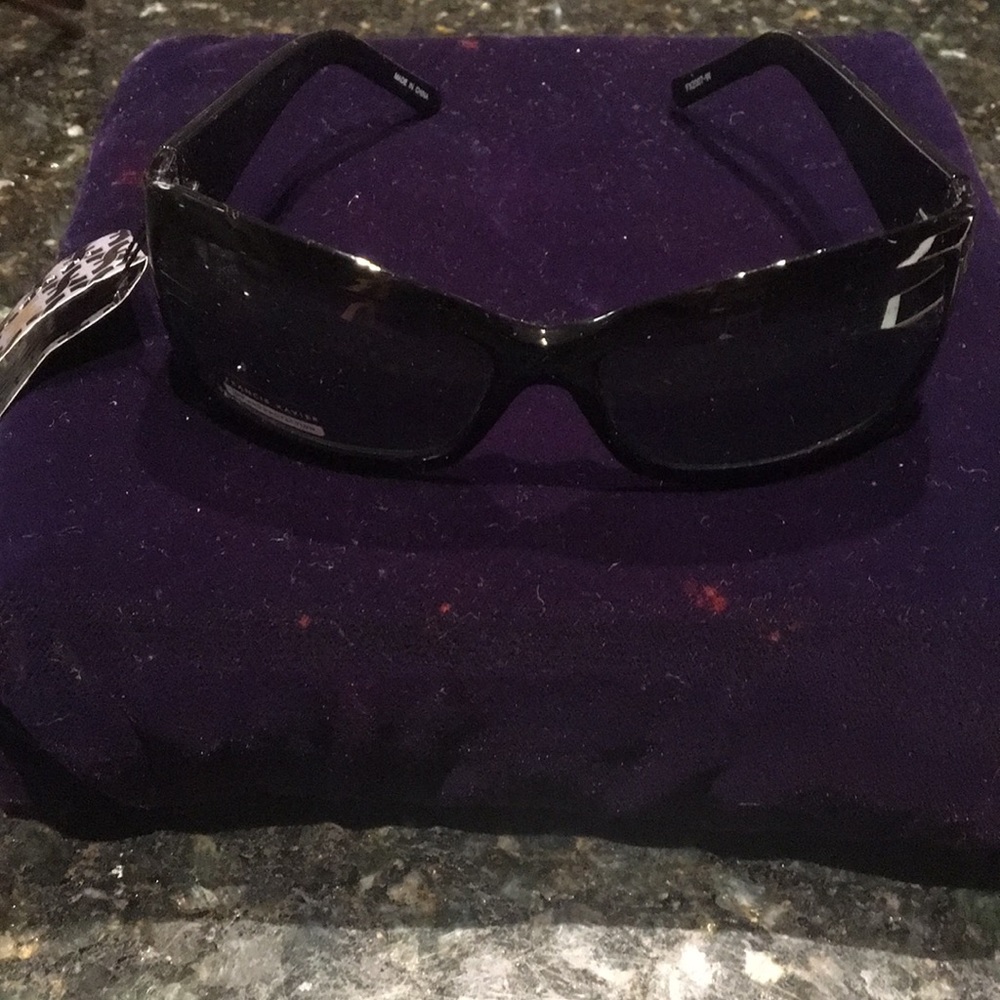 Large black fashion sunglasses